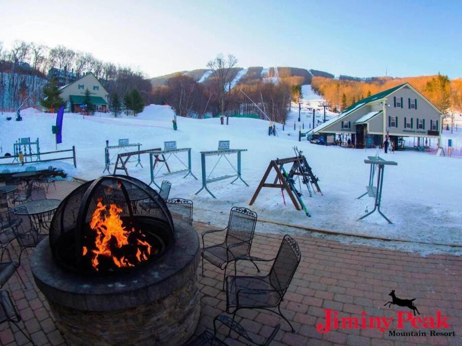 Ski On Off 1Br Suite 1St Flr Sleeps 4 Jiminy Peak Hancock Exterior photo